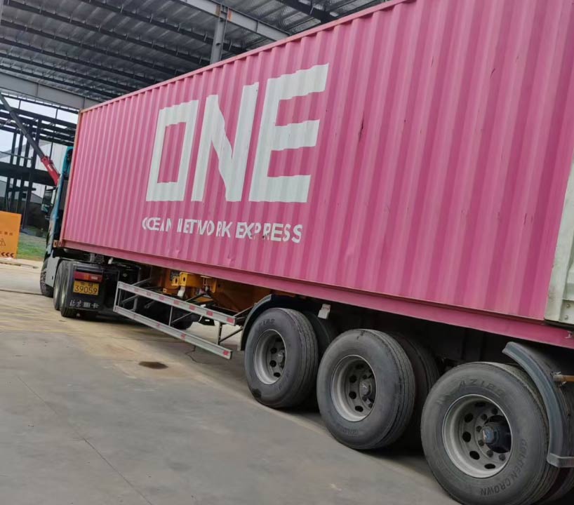 Even the scorching summer heat couldn't stop the delivery of orders.